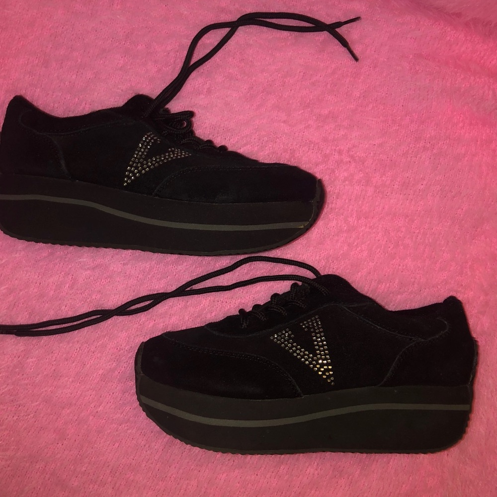 Volatile platform suede shoes